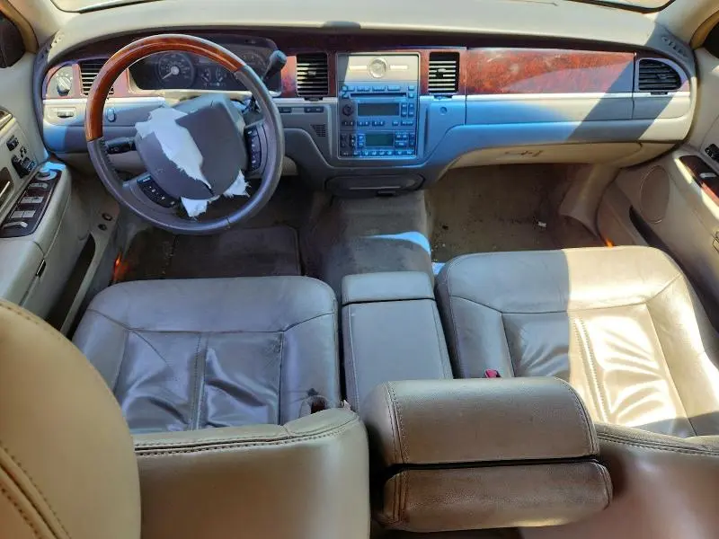 2010 LINCOLN TOWN CAR SIGNATURE LIMITED  