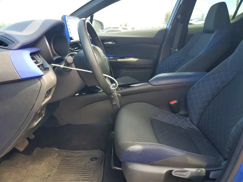 2022 TOYOTA C-HR XLE  