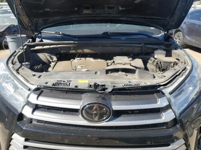 2017 TOYOTA HIGHLANDER SE  