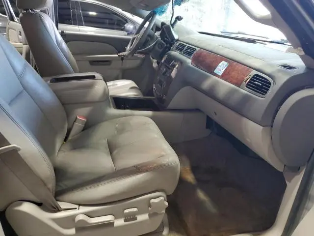 2011 CHEVROLET SUBURBAN C1500 LT  