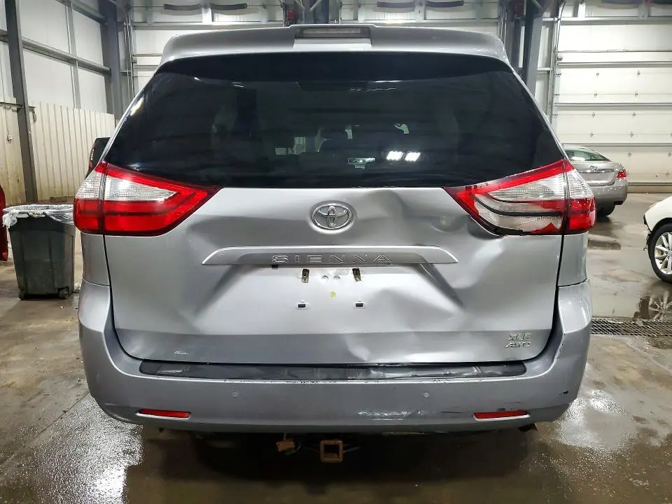 2018 TOYOTA SIENNA XLE 7-PASSENGER  
