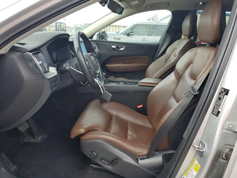 2019 VOLVO XC60 T5  