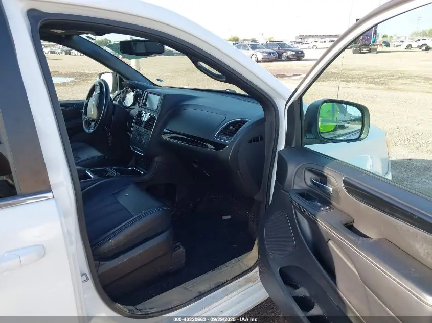 2013 CHRYSLER TOWN & COUNTRY S