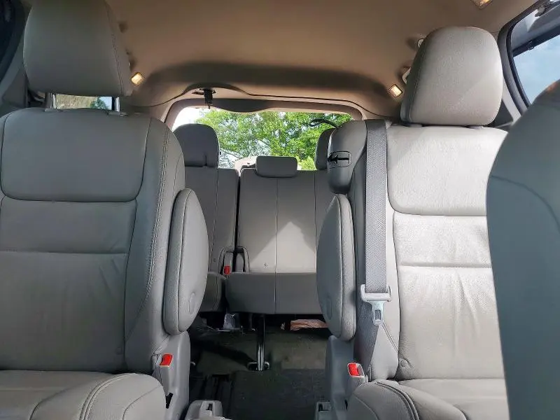 2015 TOYOTA SIENNA XLE 8-PASSENGER  