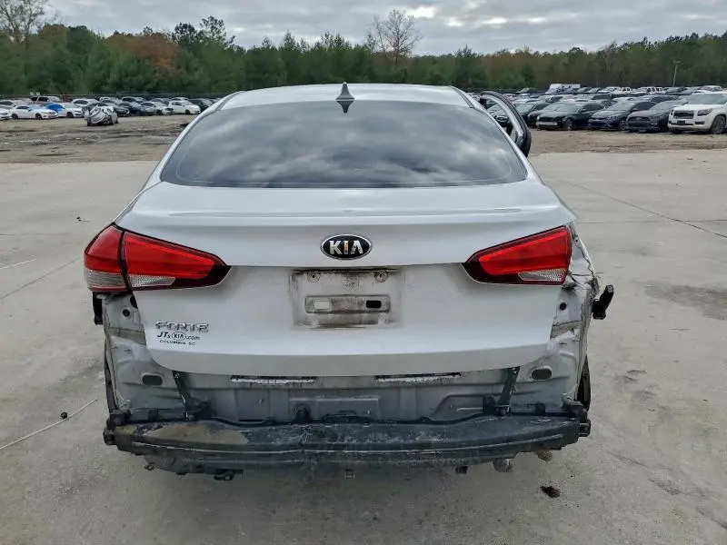 2017 KIA FORTE LX  