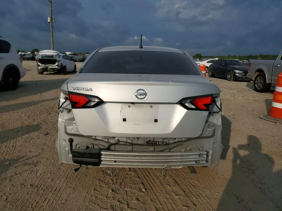 2021 NISSAN VERSA S  