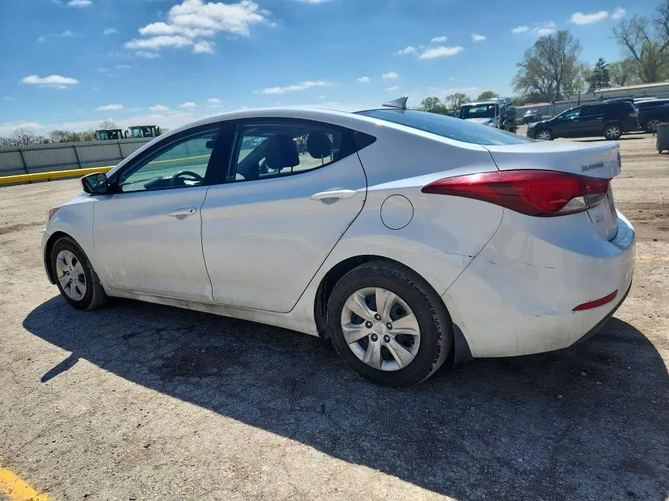 2016 HYUNDAI ELANTRA SE  