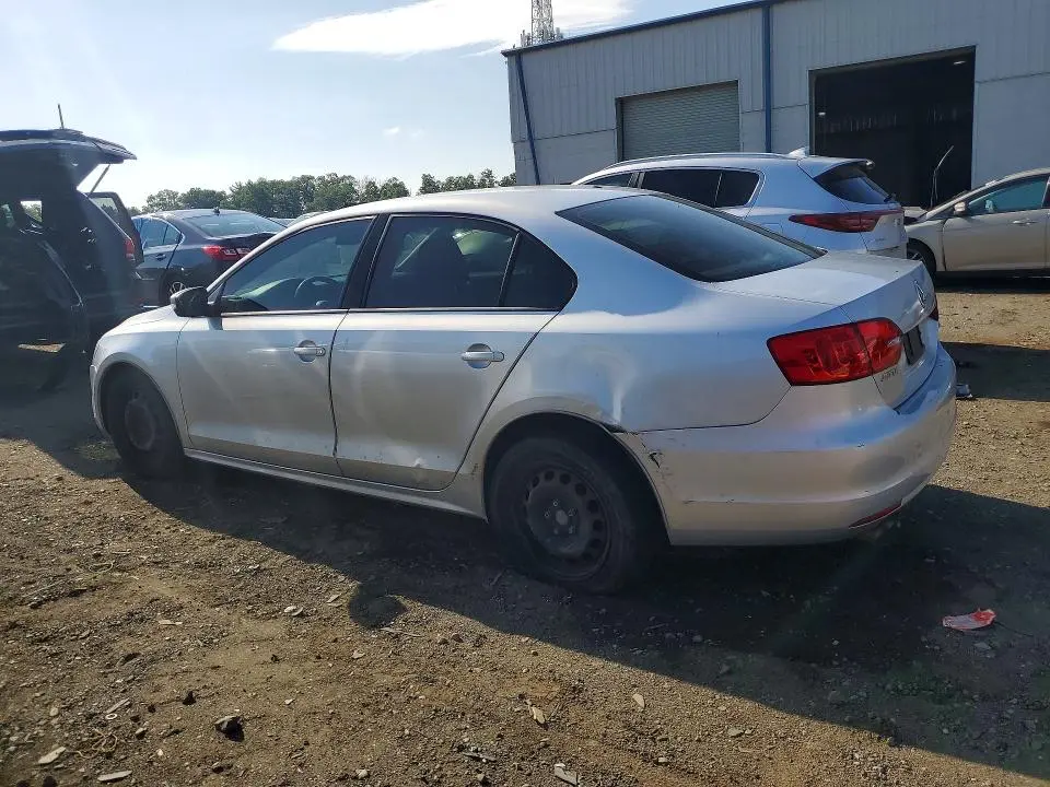 2011 VOLKSWAGEN JETTA SE  