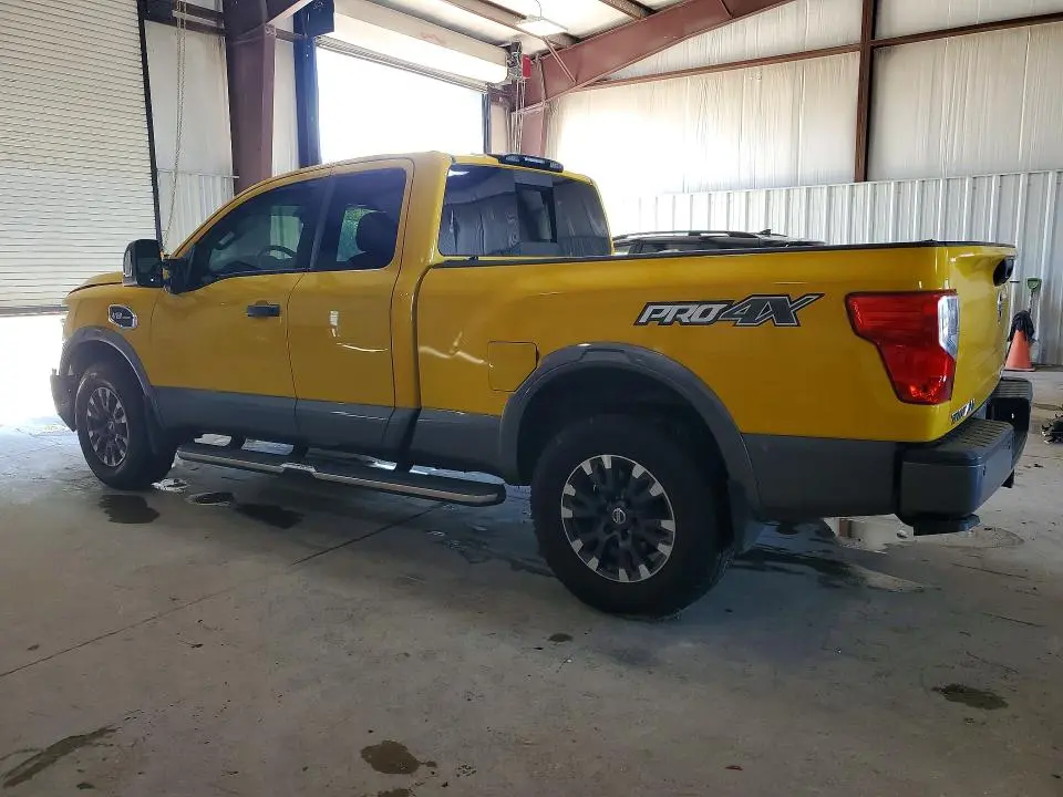 2017 NISSAN TITAN PRO-4X  