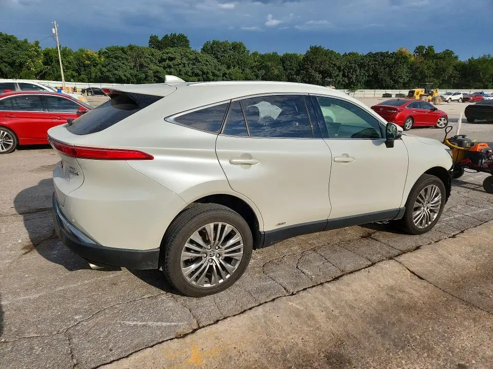 2021 TOYOTA VENZA XLE  