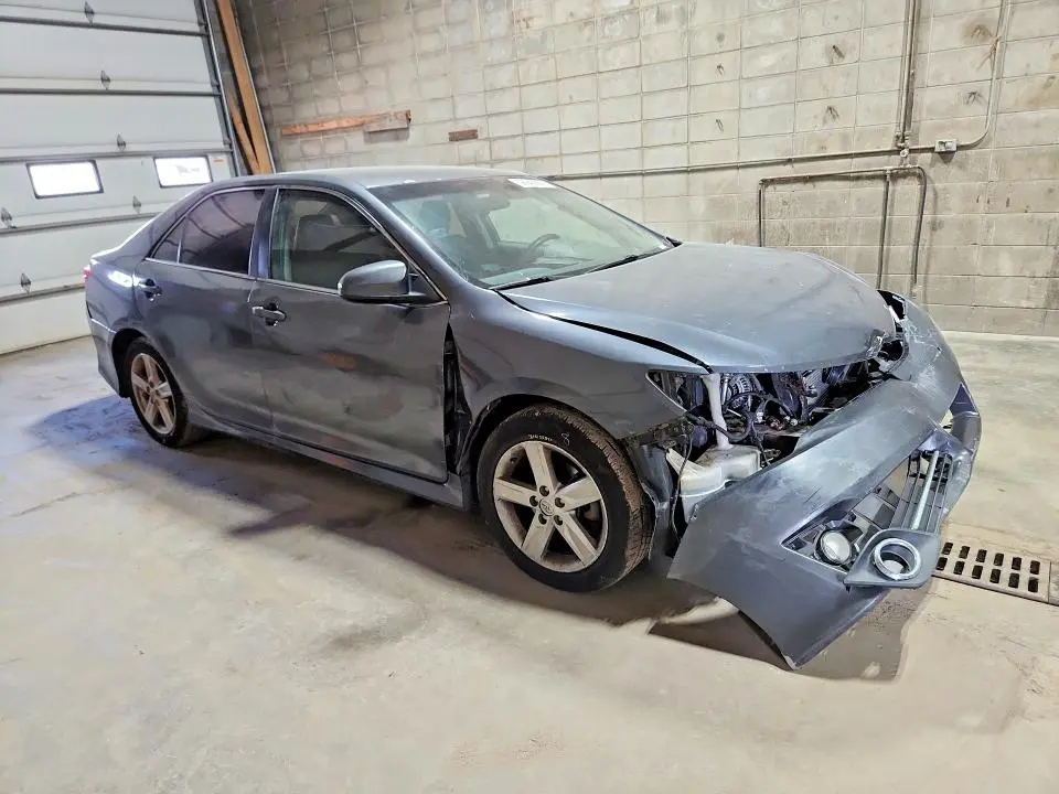 2013 TOYOTA CAMRY SE  