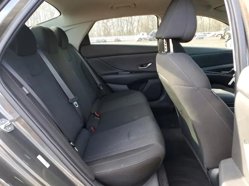 2024 HYUNDAI ELANTRA SE  