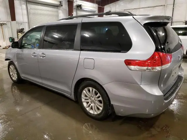 2012 TOYOTA SIENNA XLE  