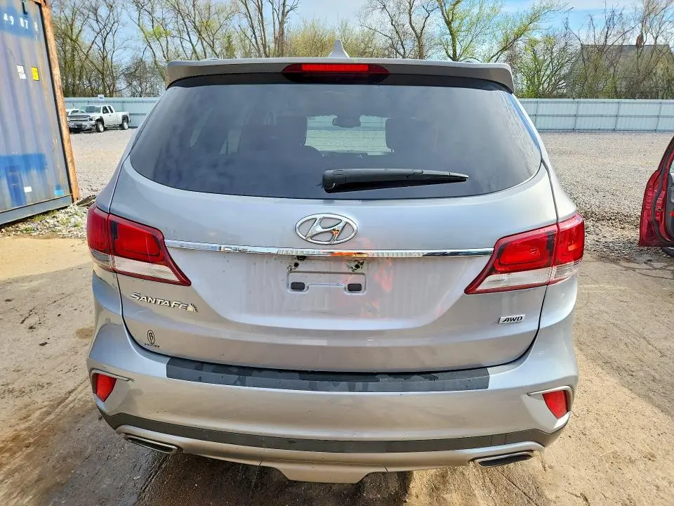 2017 HYUNDAI SANTA FE SE  