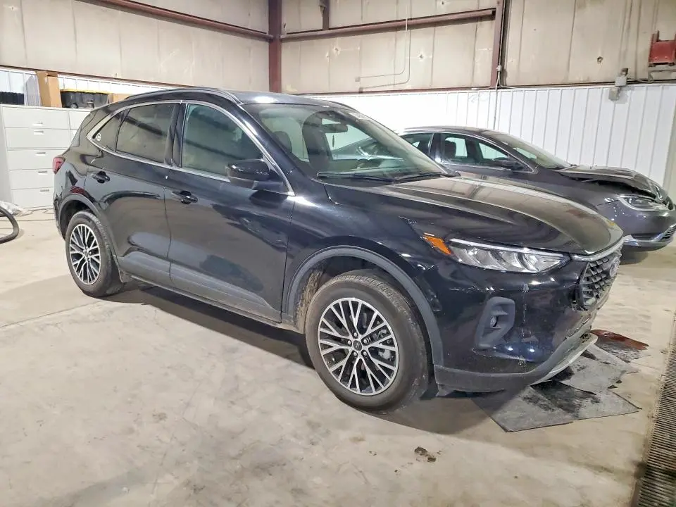 2025 FORD ESCAPE   