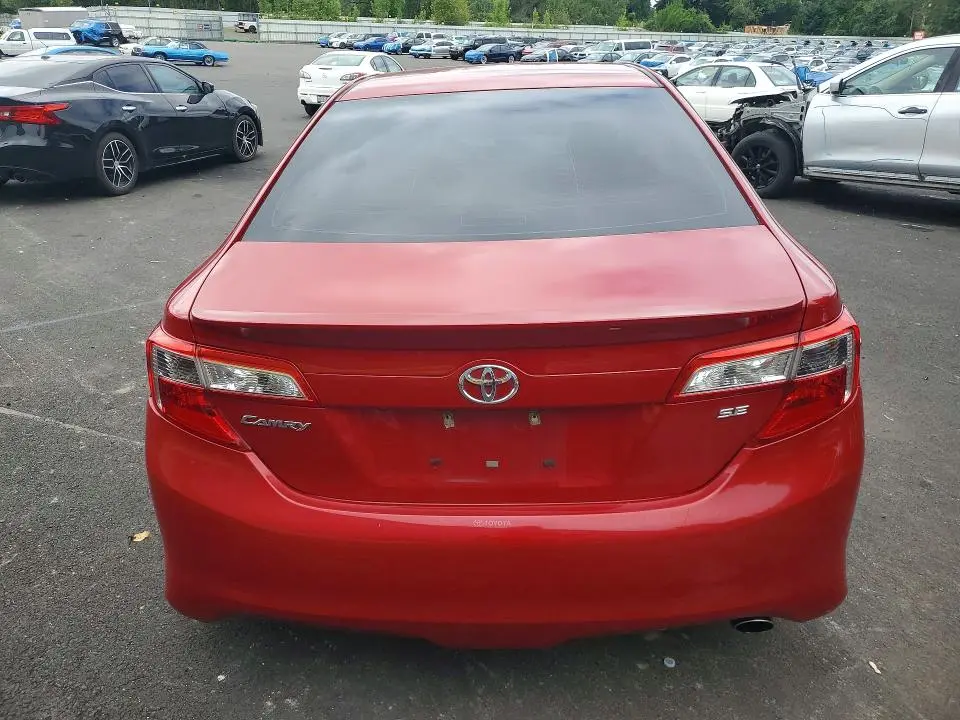 2014 TOYOTA CAMRY SE  