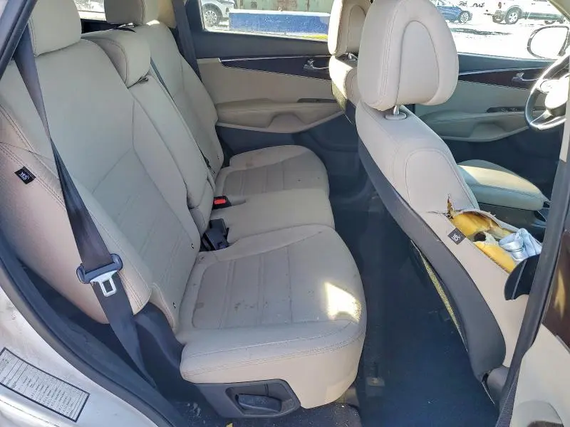 2017 KIA SORENTO LX  