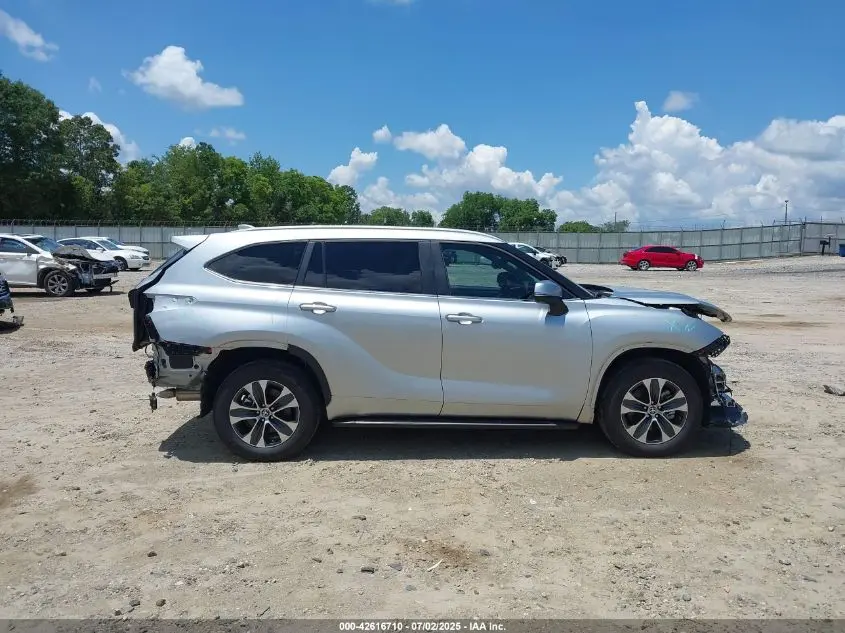 2024 TOYOTA HIGHLANDER XLE