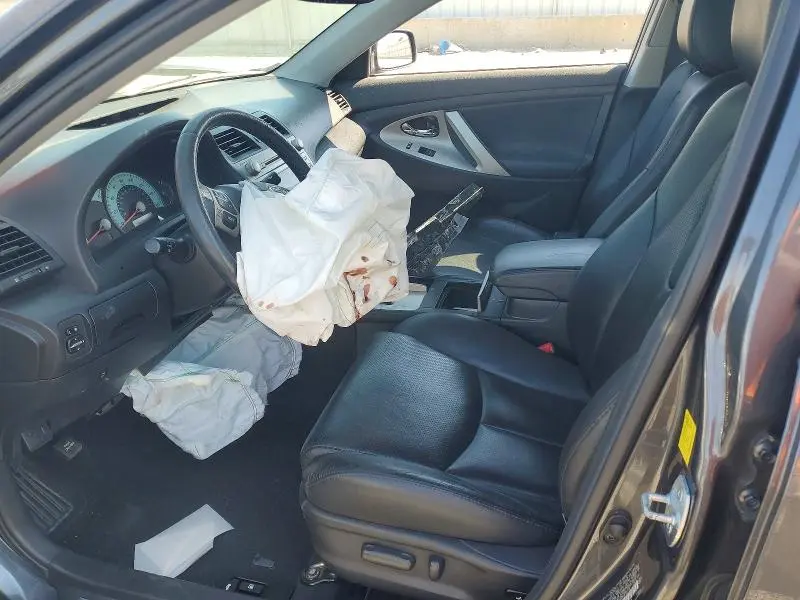 2011 TOYOTA CAMRY SE V6  