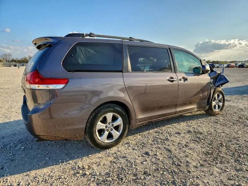 2014 TOYOTA SIENNA LE  