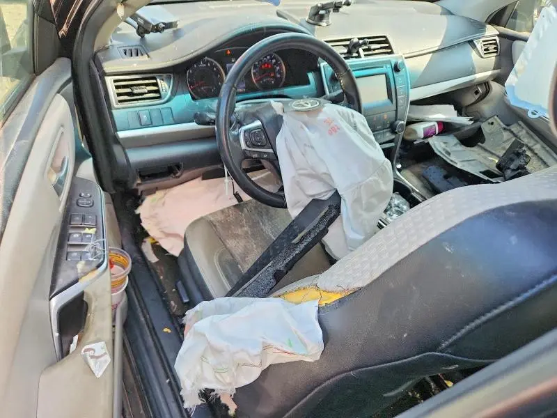 2015 TOYOTA CAMRY SE  
