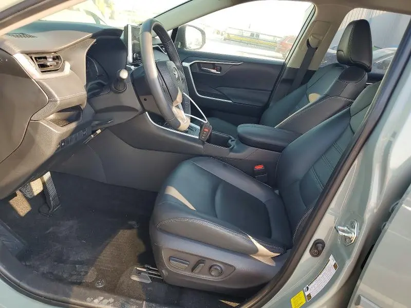 2023 TOYOTA RAV4 XLE PREMIUM  