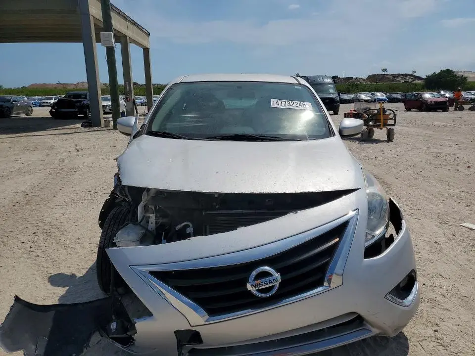 2018 NISSAN VERSA SV  
