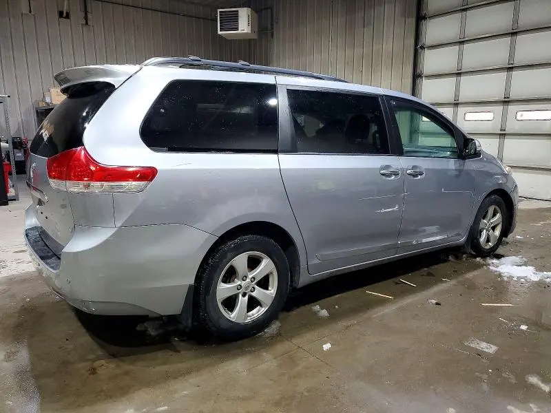 2014 TOYOTA SIENNA XLE  