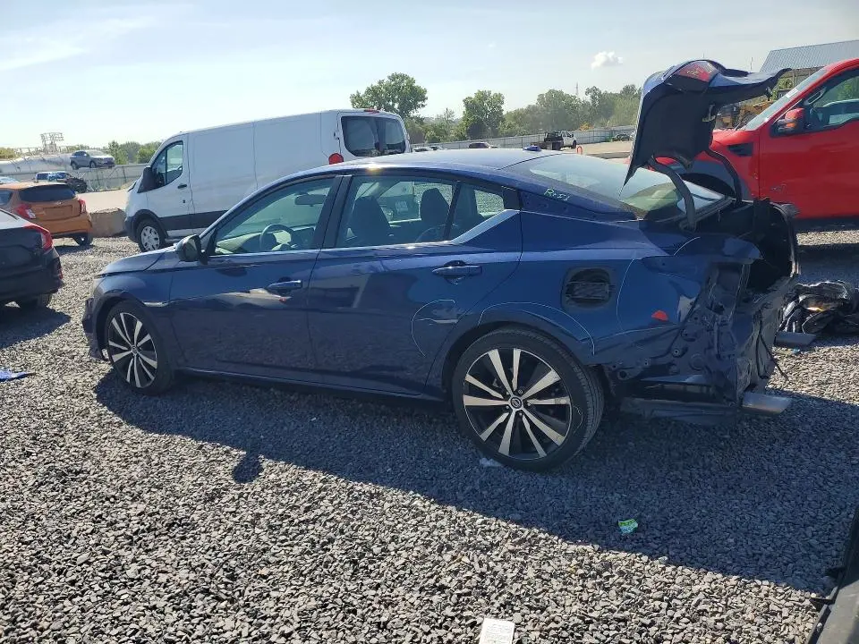 2022 NISSAN ALTIMA SR  