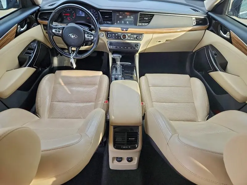 2017 KIA CADENZA PREMIUM  