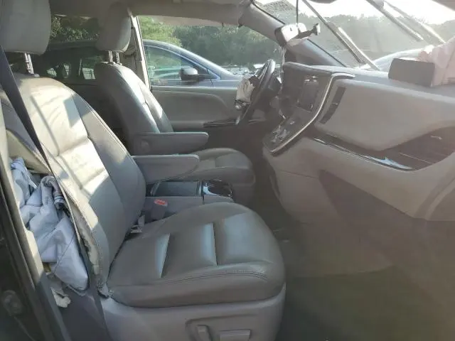 2020 TOYOTA SIENNA XLE  