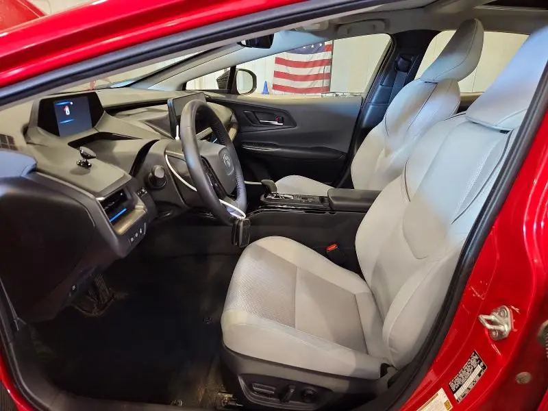 2024 TOYOTA PRIUS XLE  