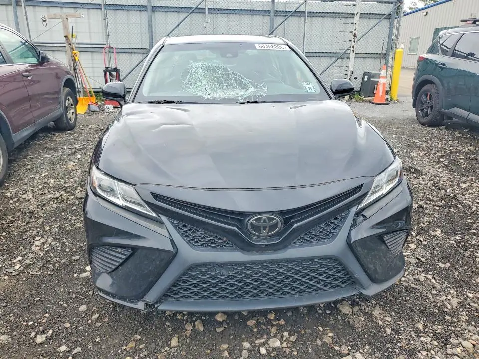 2018 TOYOTA CAMRY SE  