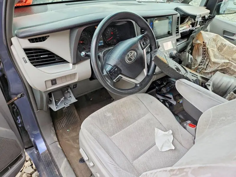 2016 TOYOTA SIENNA LE  