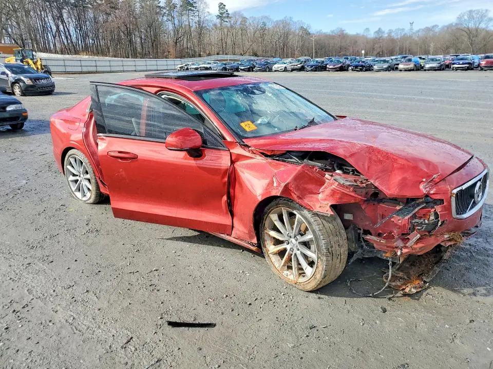 2019 VOLVO S60 T5 MOMENTUM  