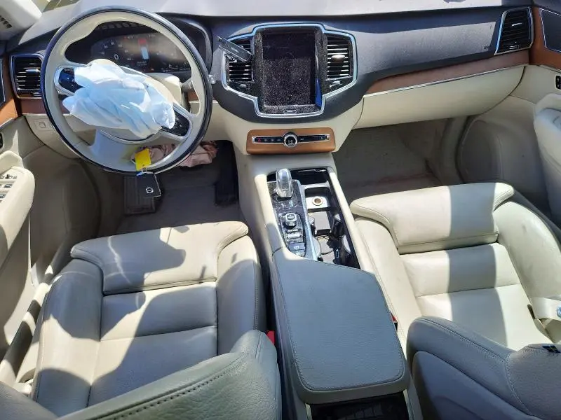2016 VOLVO XC90 T8  