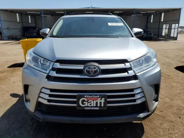 2017 TOYOTA HIGHLANDER LE  