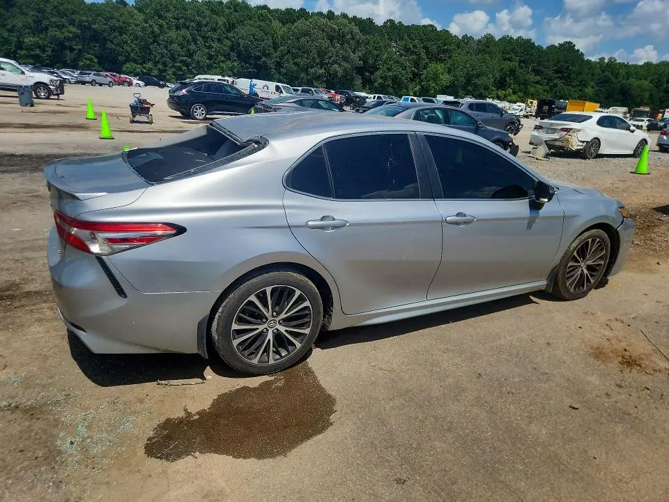 2018 TOYOTA CAMRY SE  