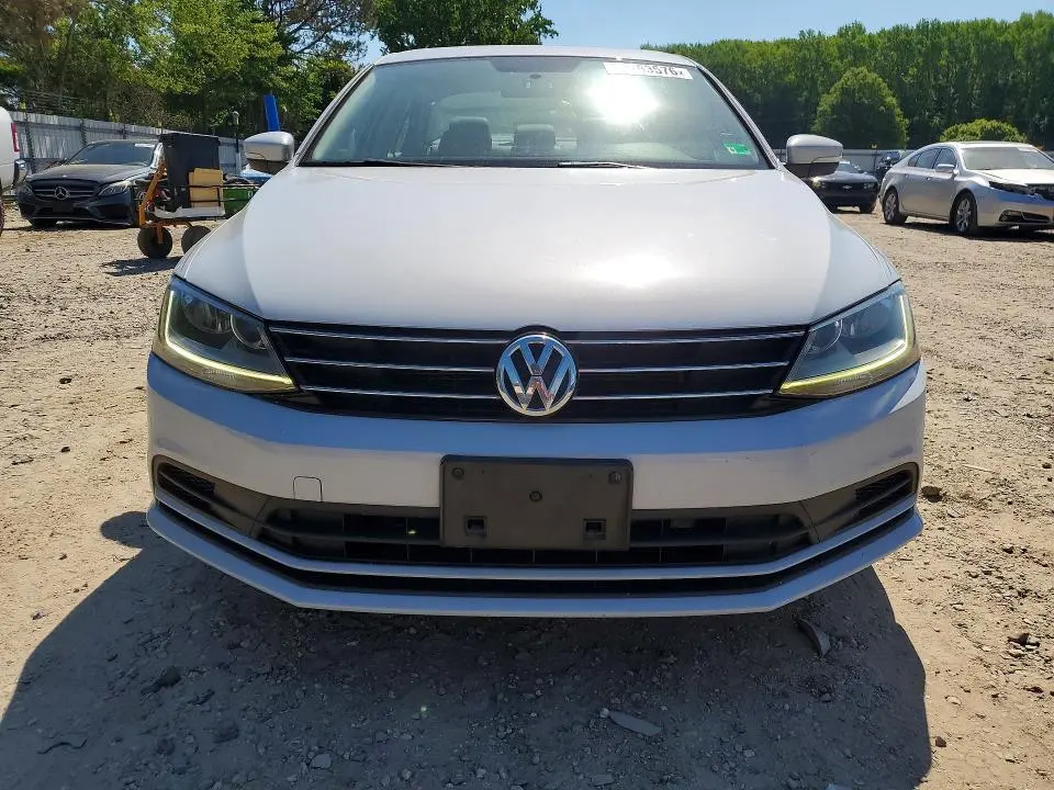 2017 VOLKSWAGEN JETTA SE  