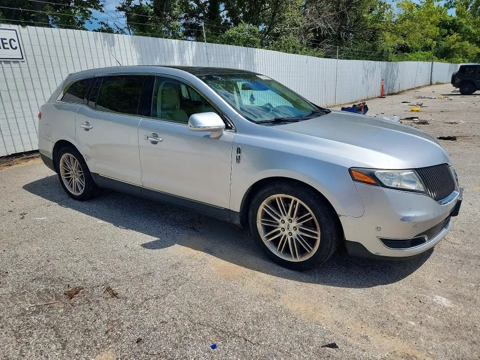 2015 LINCOLN MKT   