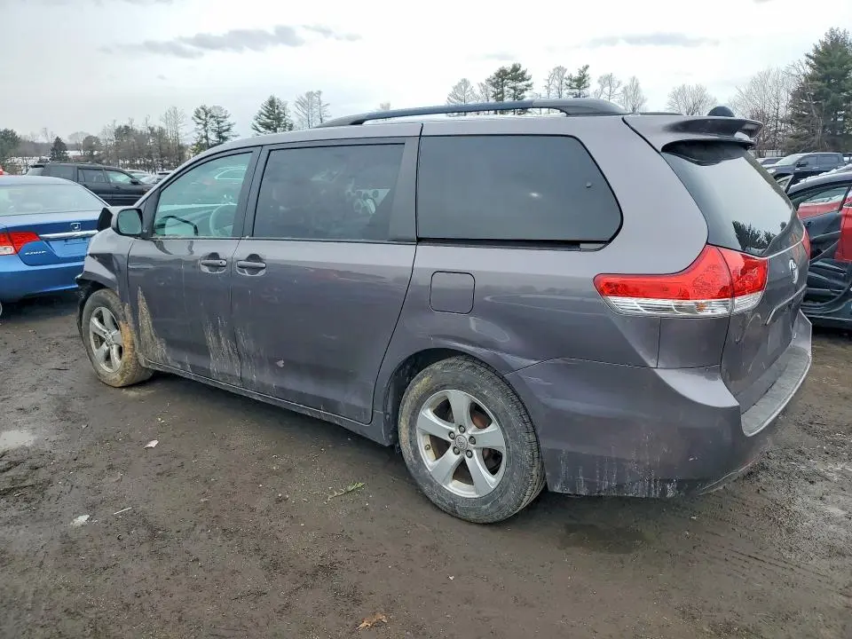 2011 TOYOTA SIENNA LE 8-PASSENGER  