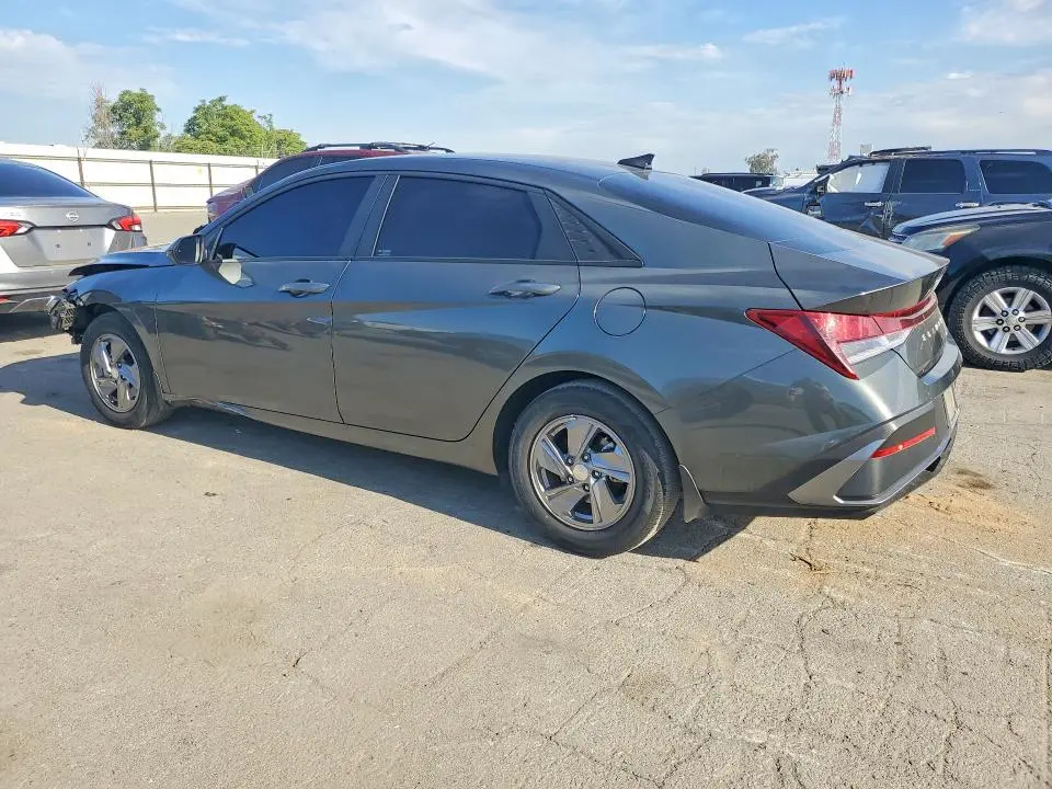 2024 HYUNDAI ELANTRA SE  