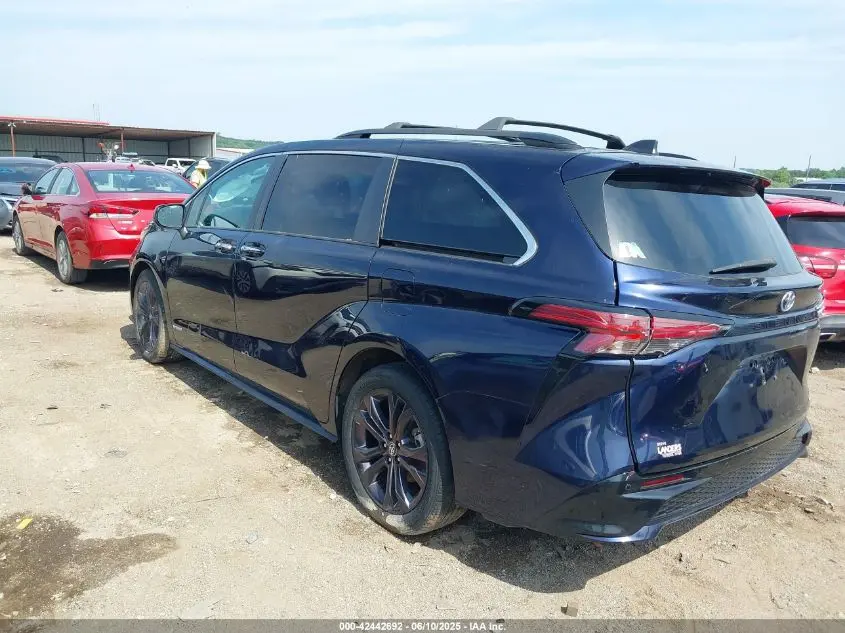 2021 TOYOTA SIENNA XSE