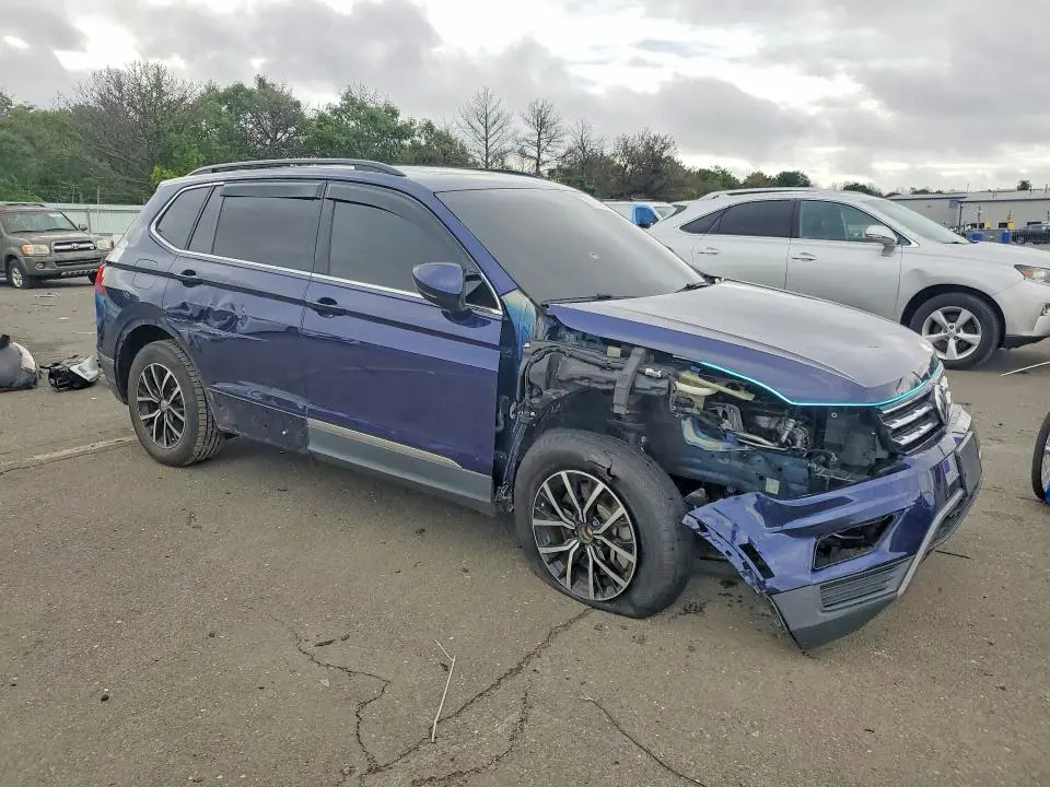 2021 VOLKSWAGEN TIGUAN SE  
