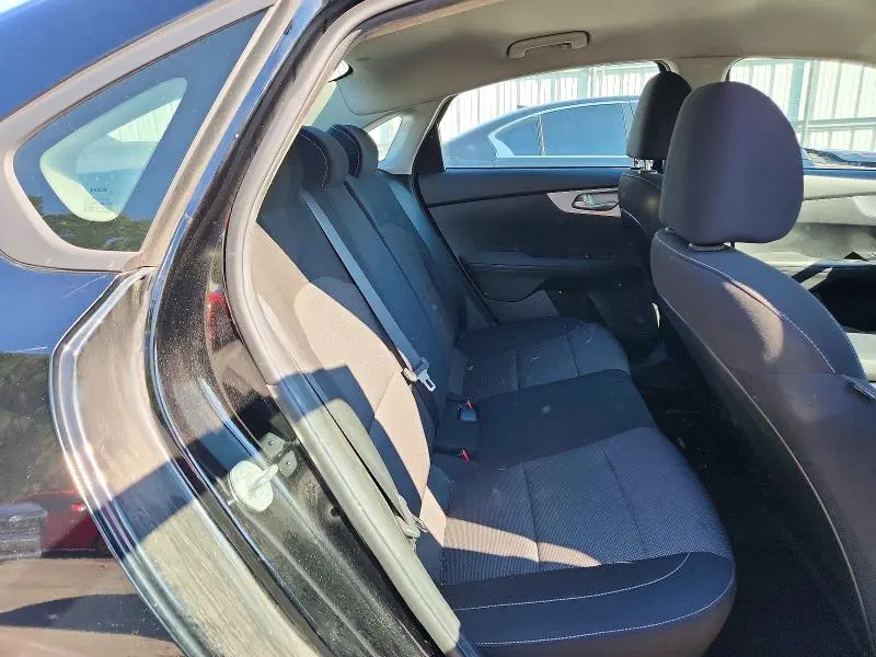 2022 KIA FORTE LXS  