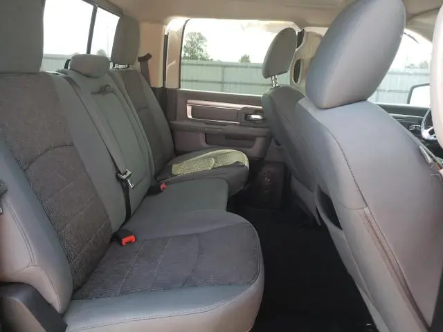 2016 RAM 1500 SLT