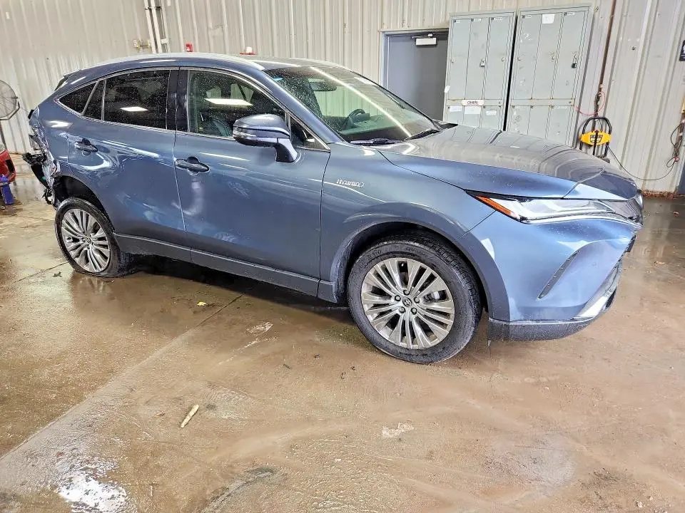 2021 TOYOTA VENZA XLE  