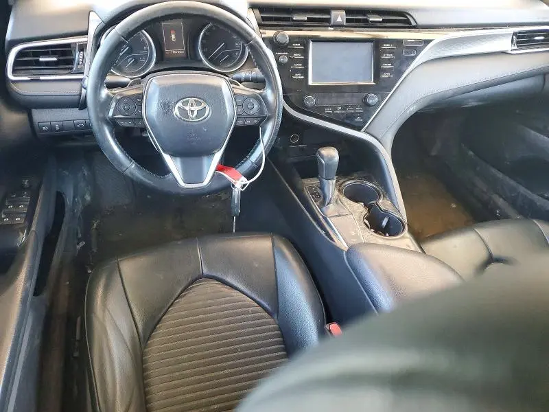 2018 TOYOTA CAMRY SE  