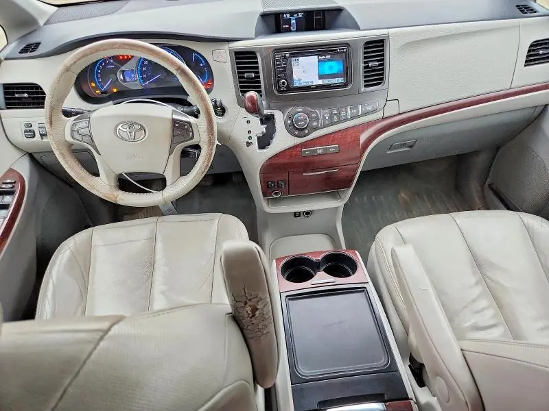 2014 TOYOTA SIENNA XLE 7-PASSENGER  