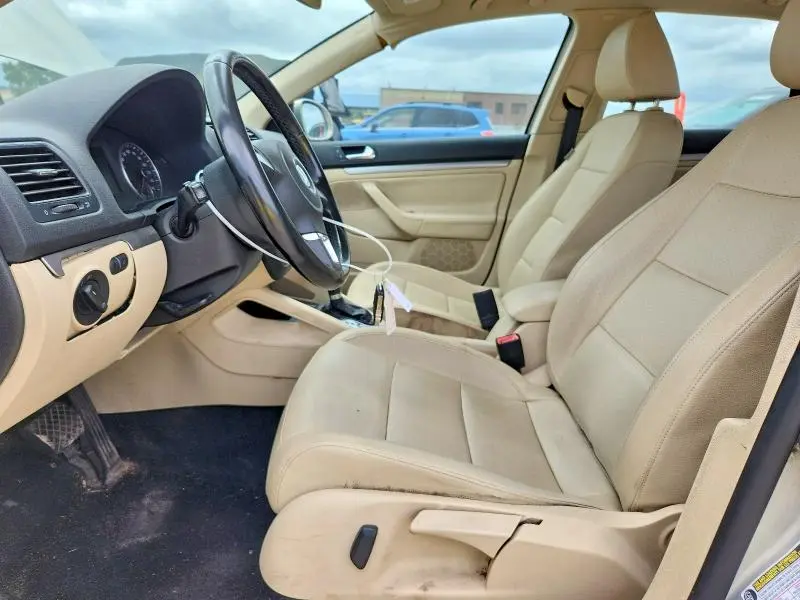 2010 VOLKSWAGEN JETTA SE  